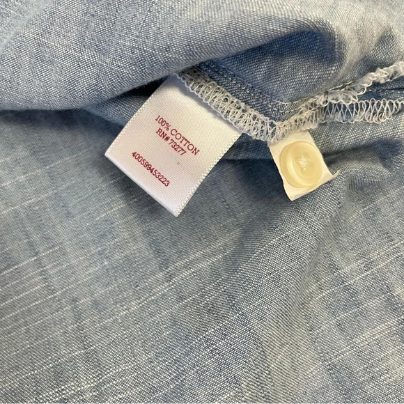 SO Perfect Chambray Tank Button Up Size Small - Picture 4 of 7